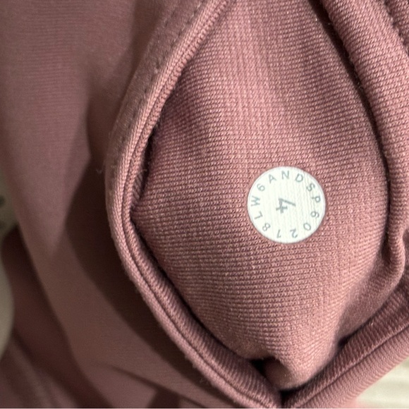 Lululemon Size 4 Legging Pink Cropped Mauve Love Knot Activewear Run Yoga Women - Picture 4 of 9